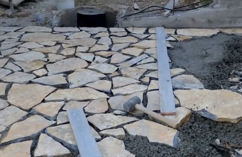 Staze i ograde od kamena pružaju rustičan izgled, funkcionalnost i estetsku vrednost svakom dvorištu.